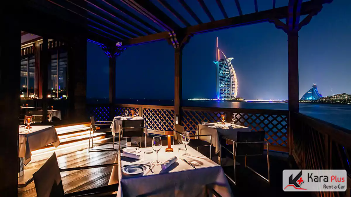 صرف غذا با نمایی زیبا از برج العرب در dubai restaurant 