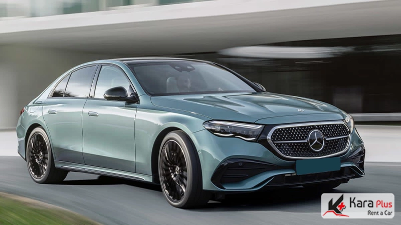 mercedes benz E200 در خیابان های امارات